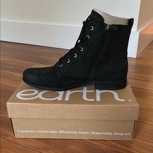 Earth Women's Black Ankle Boots